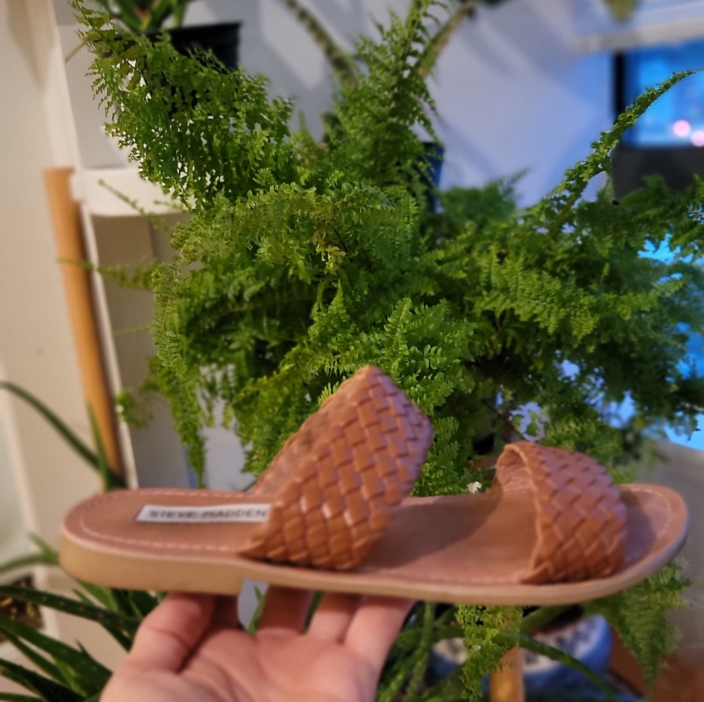 Flat woven leather sandals - Picture 3 of 5